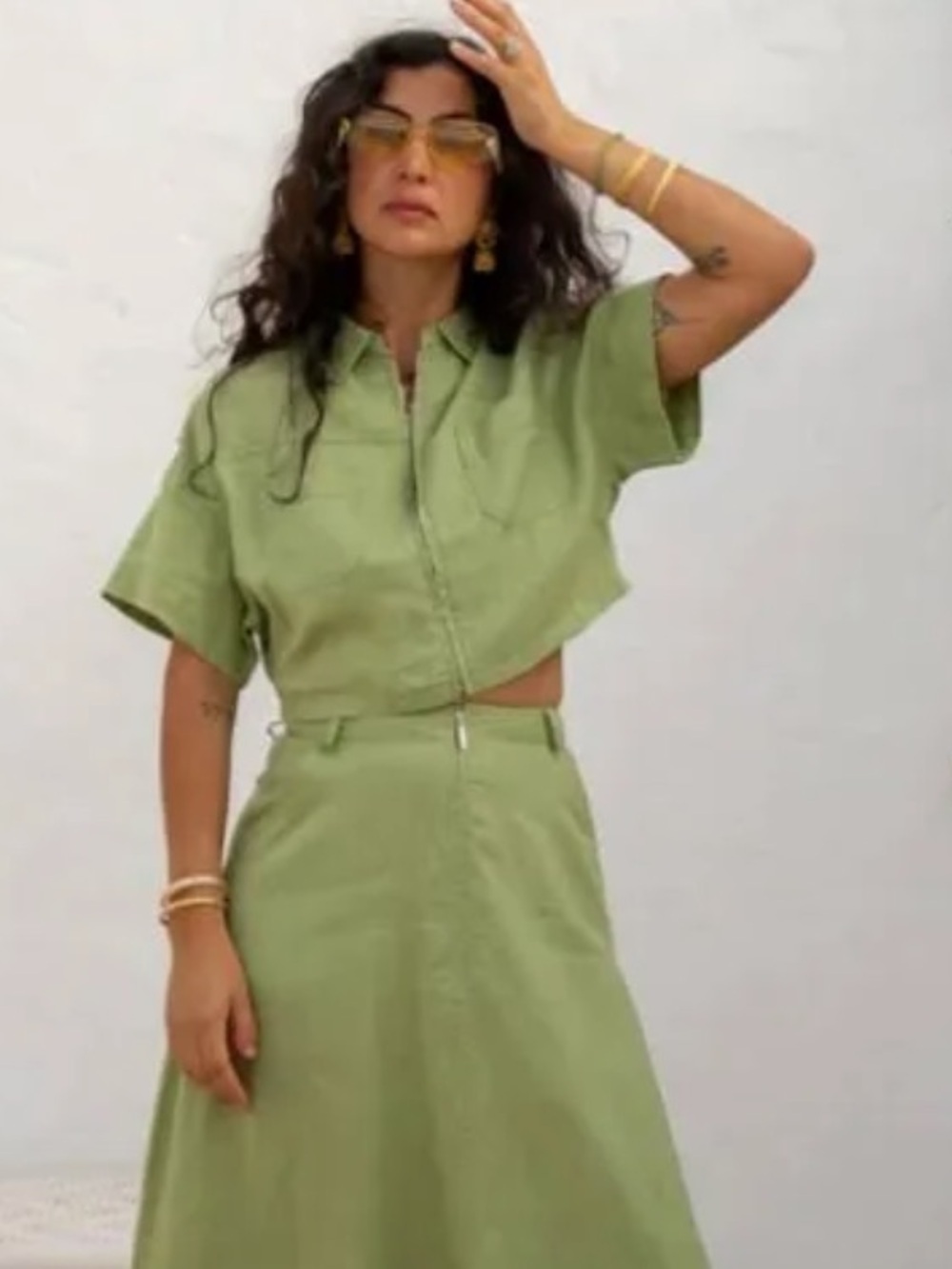 VRG Girl Baja Linen Cropped Collared Zip Up Blouse in Green. US 2. Retail $72 - Picture 2 of 7